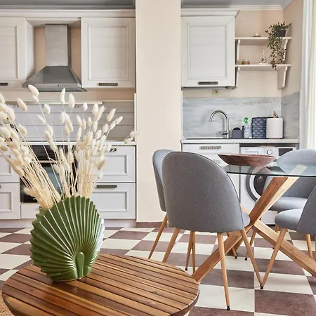 Front Luxury Apartment